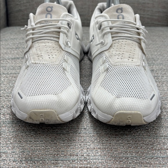On Cloud 5 Running Shoes Sneakers in White Women’s Size 7 - Picture 3 of 8